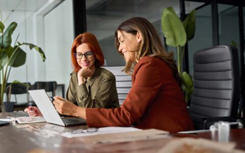 Técnico en Administración de Empresas mención Finanzas AIEP.