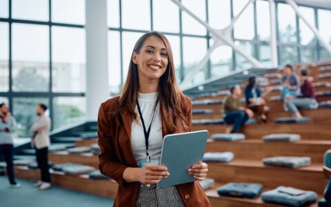 Técnico en Comunicación y Relaciones Públicas AIEP.