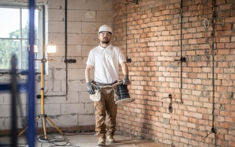 Técnico en Electricidad y Electrónica AIEP.