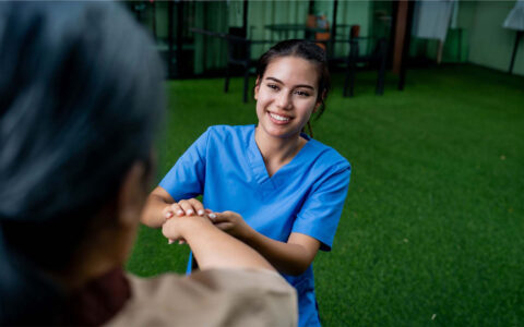 Técnico en Enfermería mención Salud Mental AIEP.