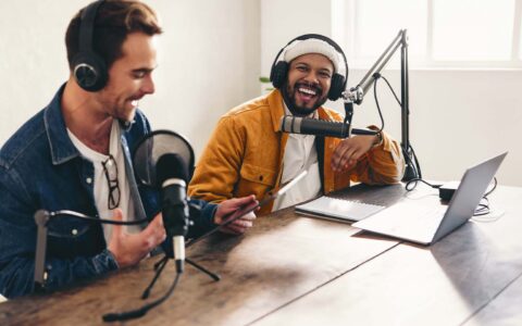 Técnico en Locución y Conducción de Radio y Televisión AIEP.