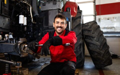 Técnico en Mecánica Automotriz en Maquinaria Pesada AIEP.