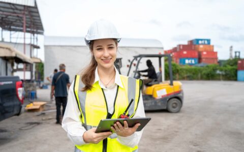 Técnico en Gestión Industrial AIEP.