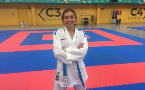 Yessenia Rivera, seleccionada nacional de karate y estudiante AIEP.