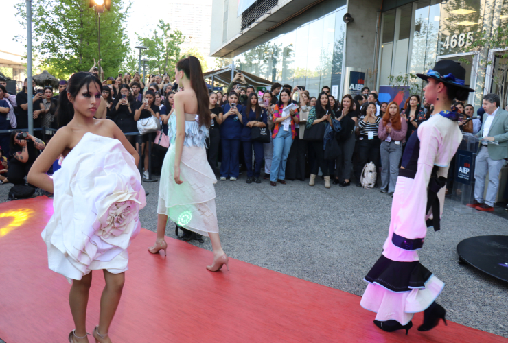 Desfile V encuentro sustentabilidad AIEP