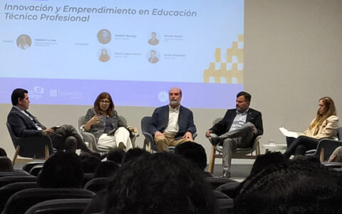 Rectora AIEP en charla innovación emprendimiento educación técnico profesional