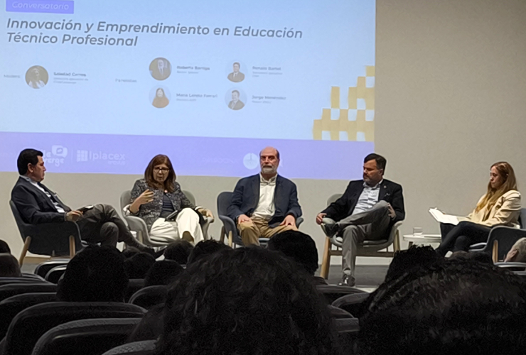 Rectora AIEP en charla innovación emprendimiento educación técnico profesional