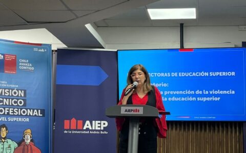 Loreto Ferrari rectora AIEP en conversatorio Desafíos para la prevención de la violencia de género en la educación superior