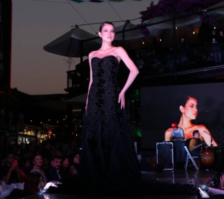 Foto modelo con vestido confeccionado por Luciano Brancoli