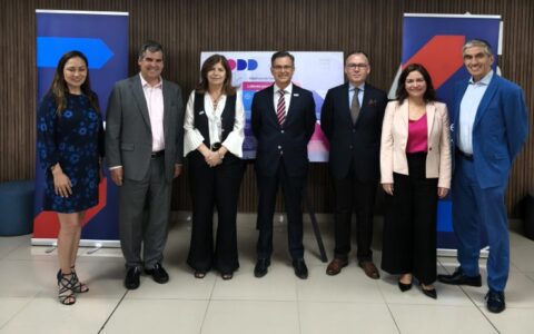 Participantes firma convenio AIEP Fundación País Digital