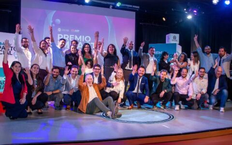 Foto participantes proyectos ganadores del premio impacto social 2024