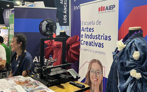 Fotografía stand AIEP Innova Biobío 2025